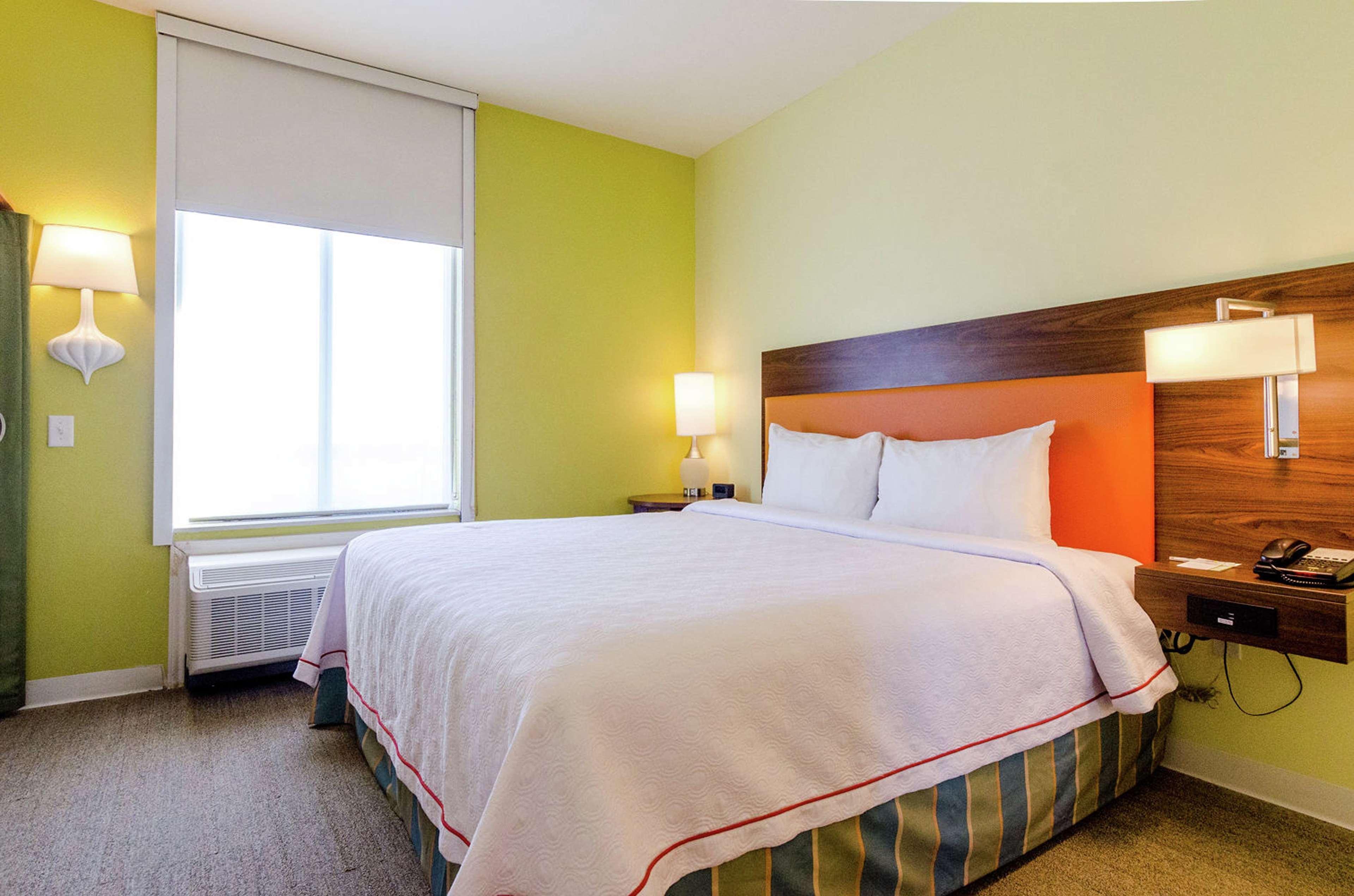Hotel Home2 By Hilton